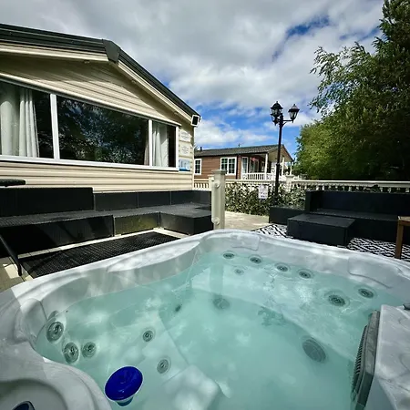 Lovely Private Hot Tub Cabin With Free Golf Swarland Exterior foto