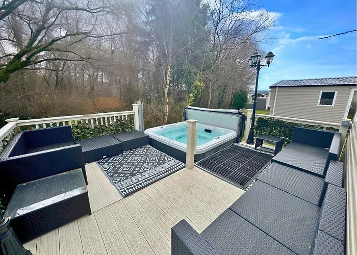 Lovely Private Hot Tub Cabin With Free Golf