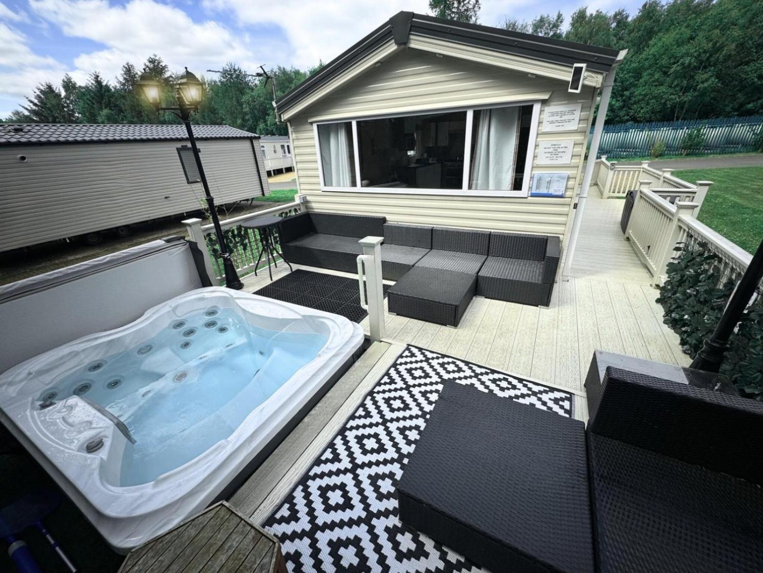 Lovely Private Hot Tub With Free Golf *