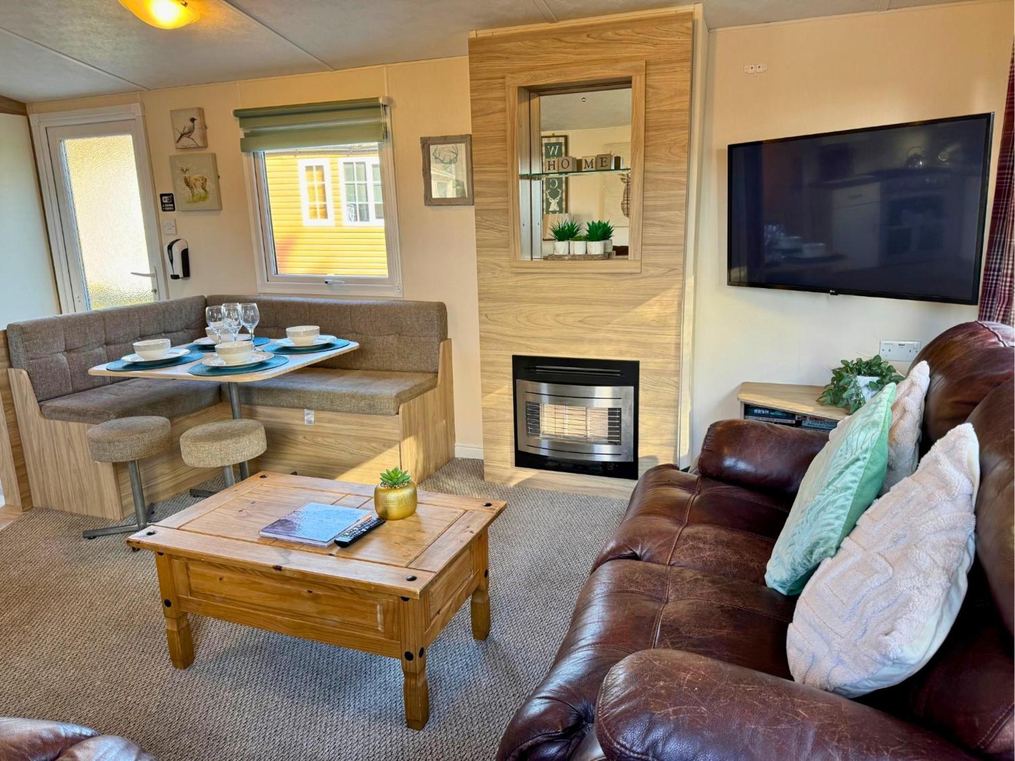 Lovely Private Hot Tub With Free Golf Holiday home