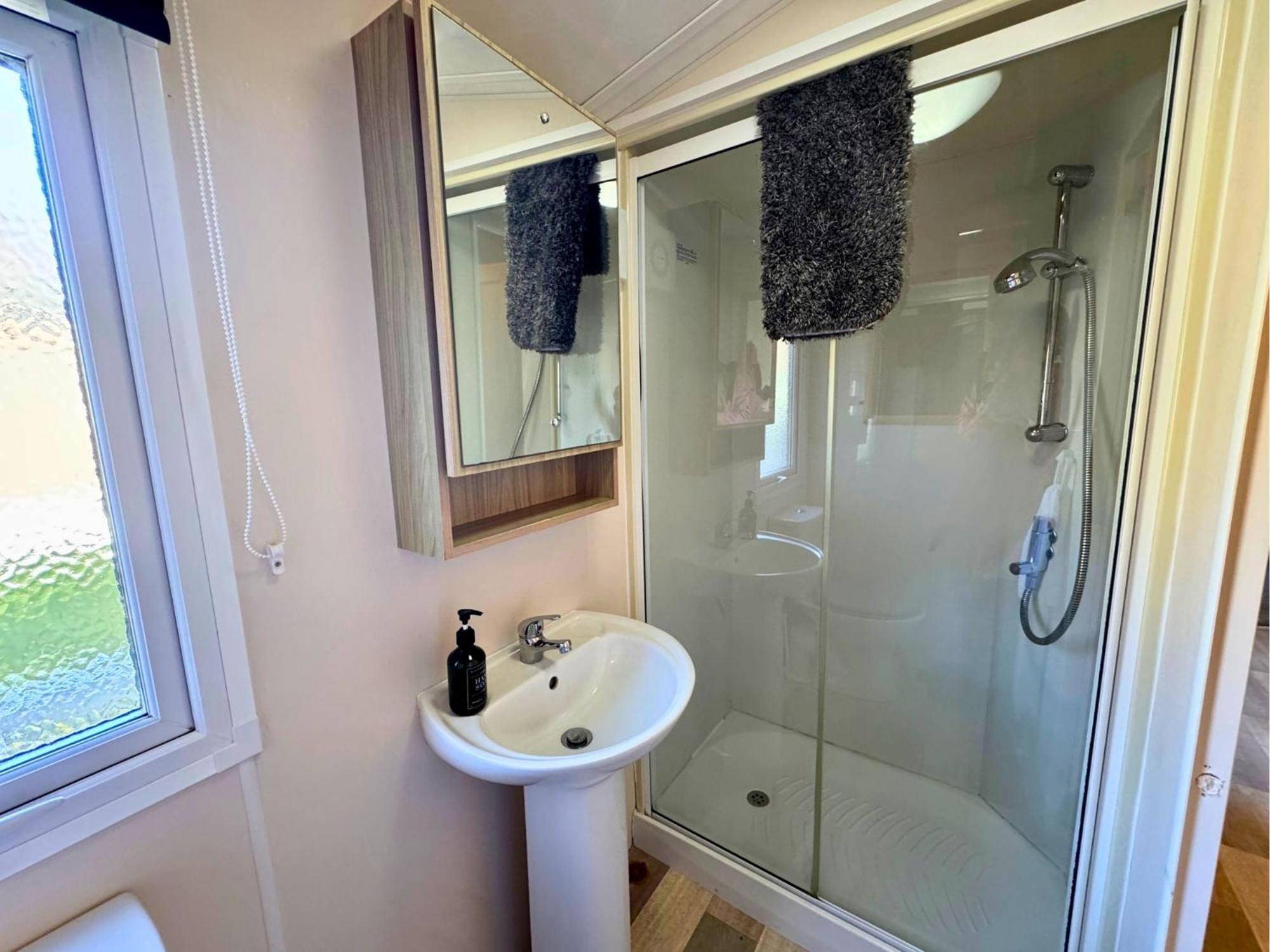 Holiday home Lovely Private Hot Tub With Free Golf *