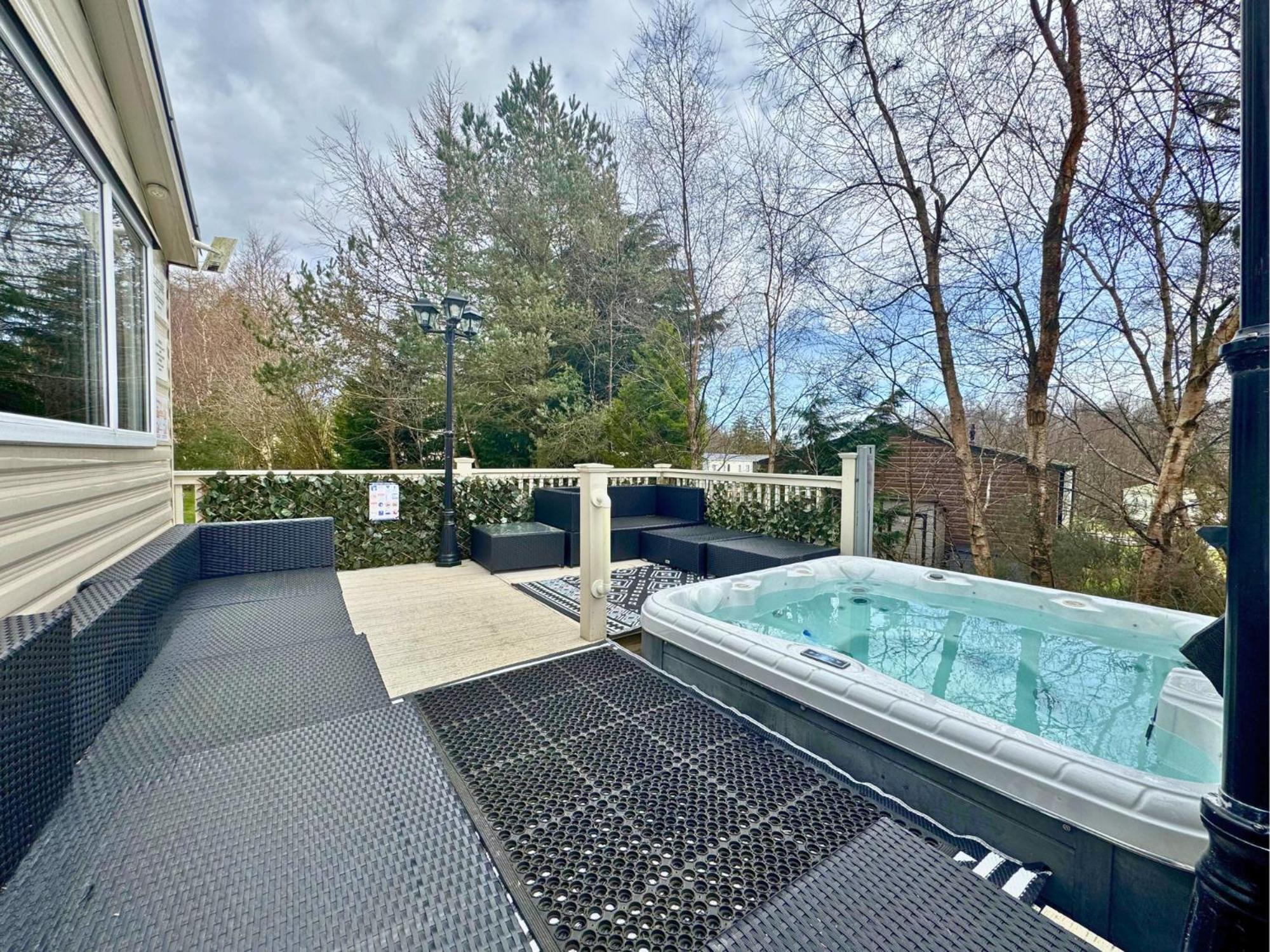 Holiday home Lovely Private Hot Tub With Free Golf